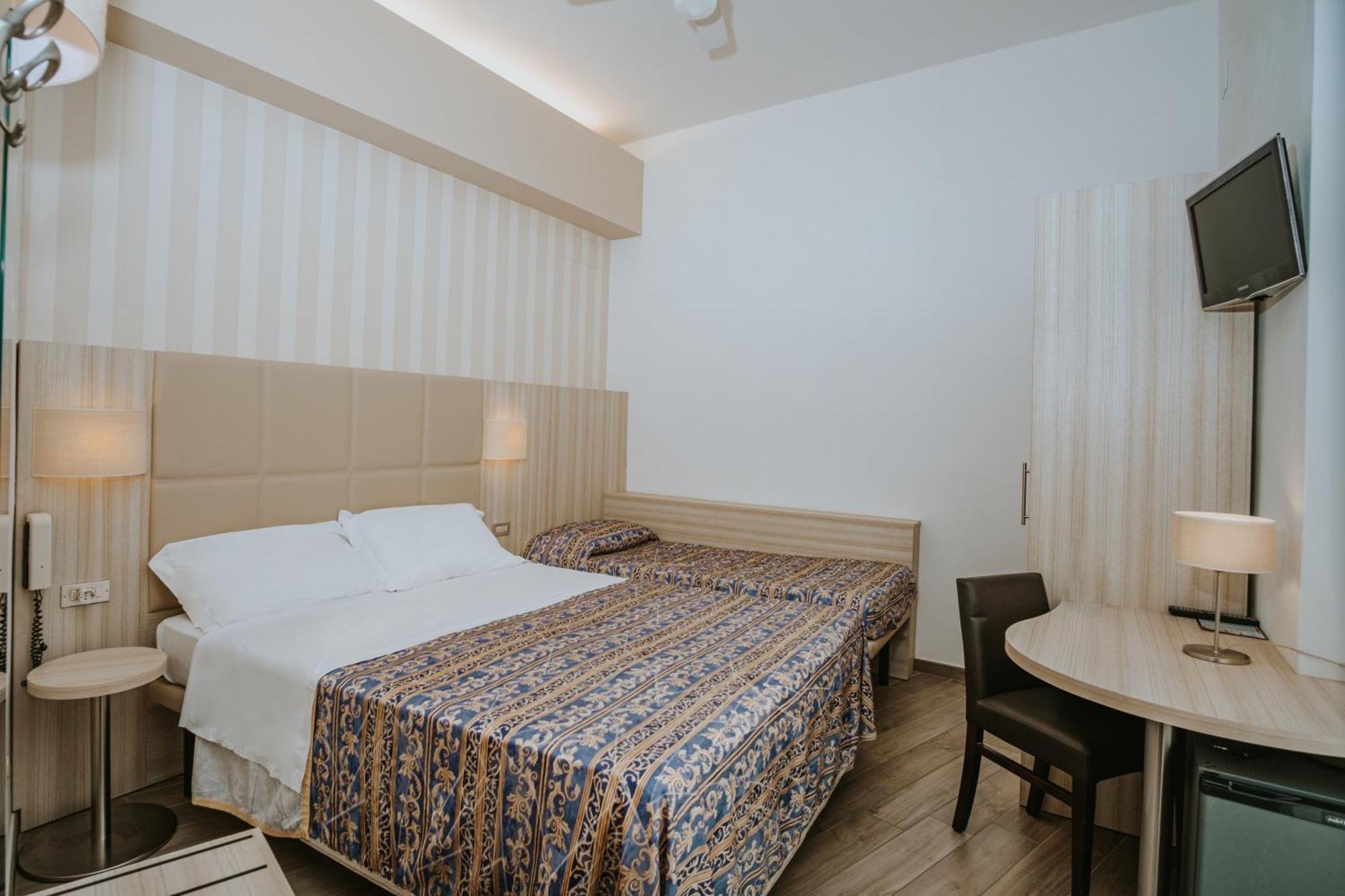 Hotel Gabriella Римини Экстерьер фото
